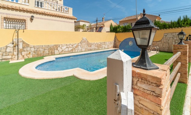 Sale - Villa -
Orihuela Costa - Las Mimosas