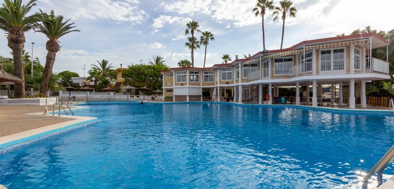 Herverkoop - Villa -
Torrevieja - Aguas nuevas 1