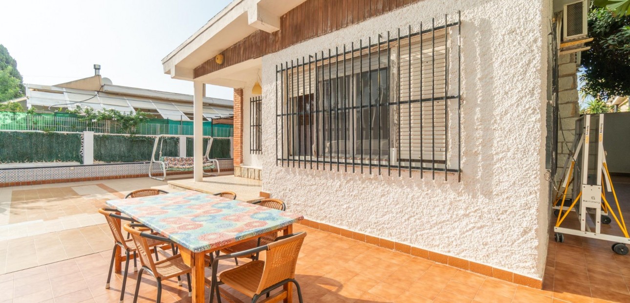 Herverkoop - Villa -
Torrevieja - Aguas nuevas 1