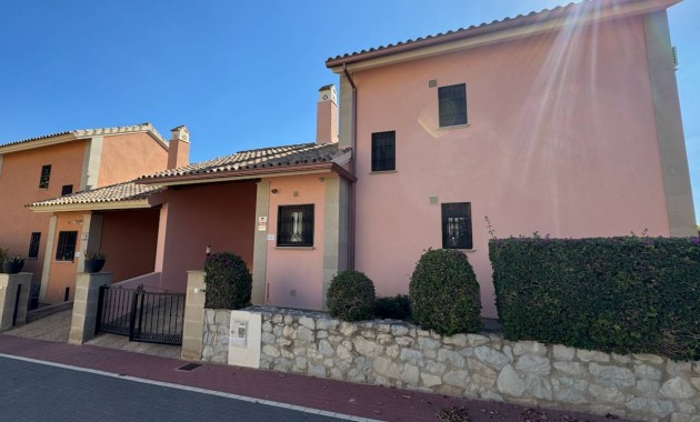 Sale - Villa -
Algorfa - La Finca Golf Resort