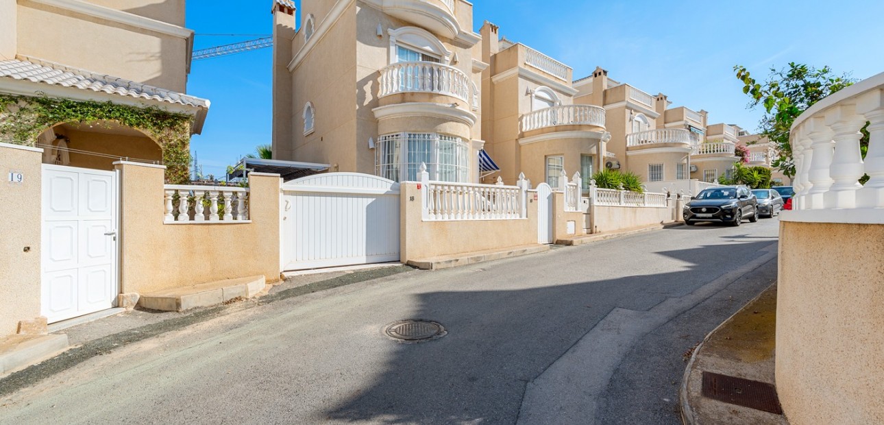 Herverkoop - Villa -
Orihuela - Los Altos