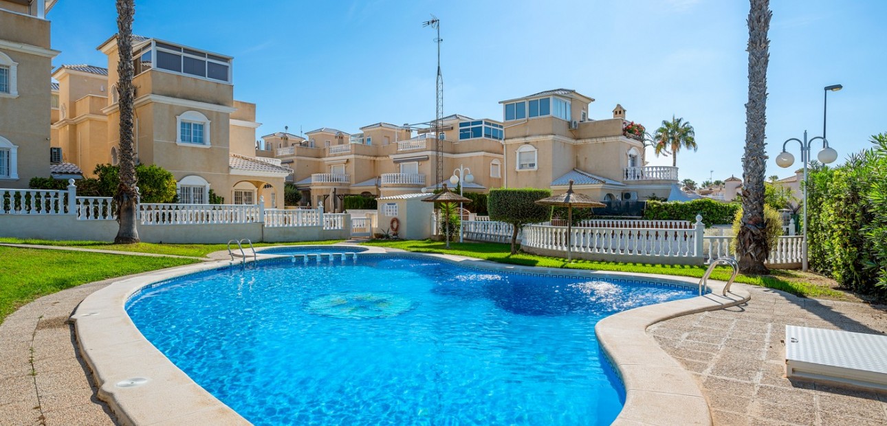 Sale - Villa -
Orihuela - Los Altos