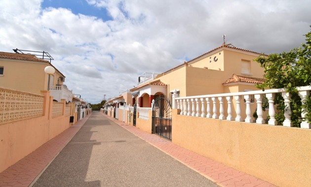 Herverkoop - Quad Villa -
Orihuela Costa - Playa Flamenca