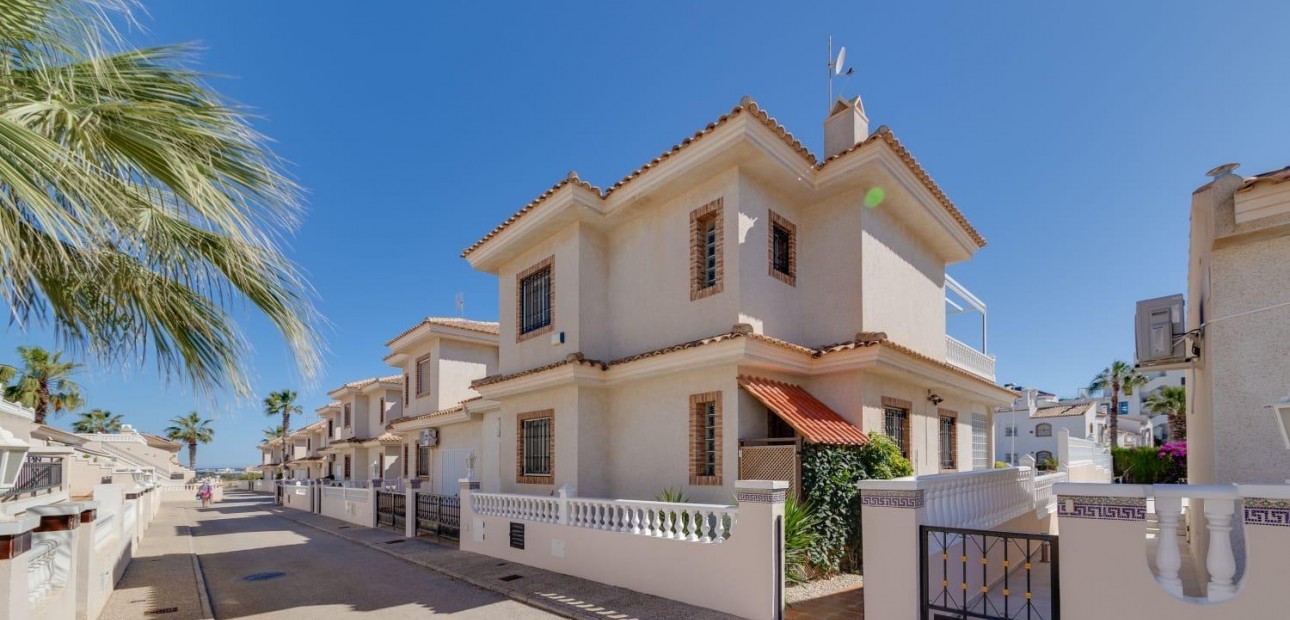 Herverkoop - Villa -
Orihuela Costa - Los Dolses