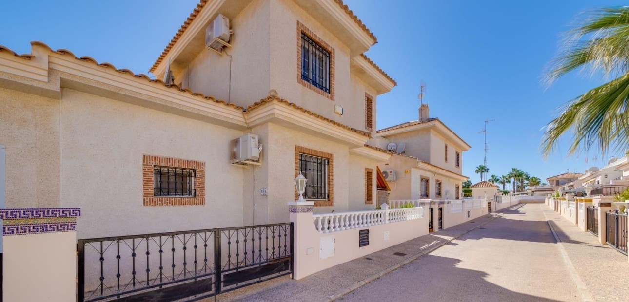 Herverkoop - Villa -
Orihuela Costa - Los Dolses