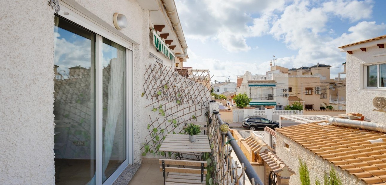 Sale - Bungalow -
Torrevieja - Los Frutales