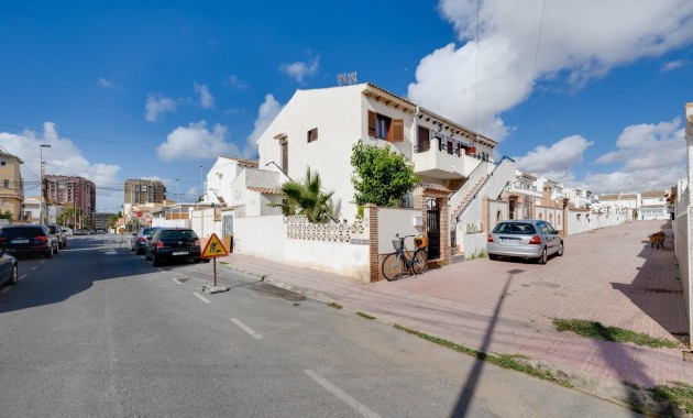 Sale - Bungalow -
Torrevieja - Los Frutales