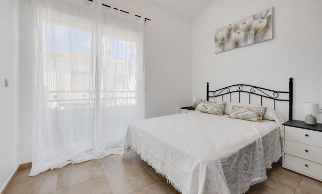 Sale - Bungalow -
Torrevieja - Los Frutales