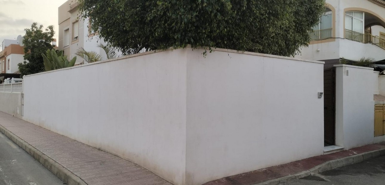 Sale - Terraced house -
Torrevieja - Torretas