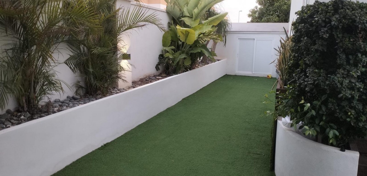 Sale - Terraced house -
Torrevieja - Torretas