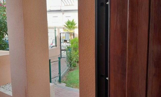 Sale - Bungalow -
Torrevieja - Los altos