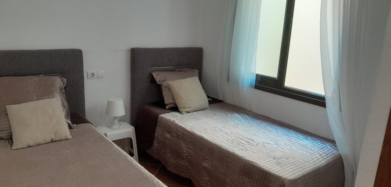 Sale - Bungalow -
Torrevieja - Los altos