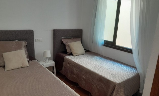 Sale - Bungalow -
Torrevieja - Los altos