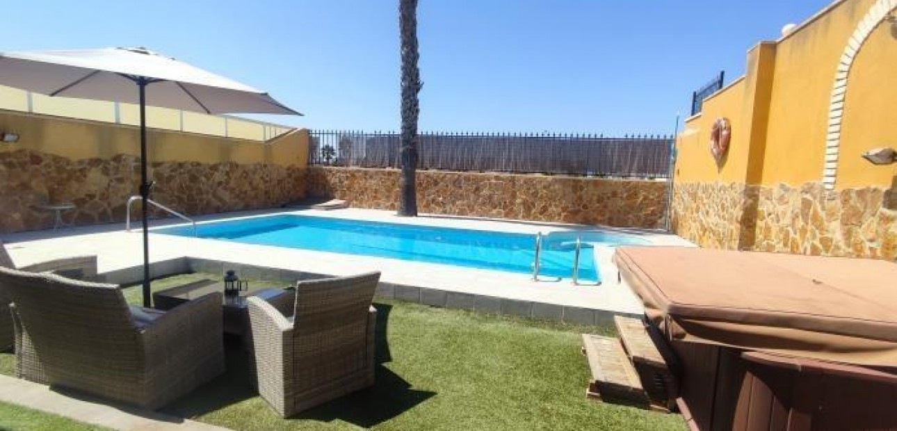 Sale - Villa -
Torrevieja - Aguas nuevas 1