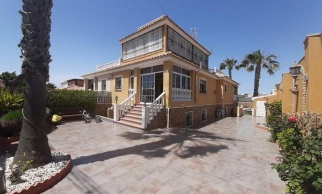 Herverkoop - Villa -
Torrevieja - Aguas nuevas 1