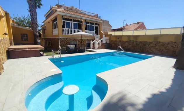 Sale - Villa -
Torrevieja - Aguas nuevas 1