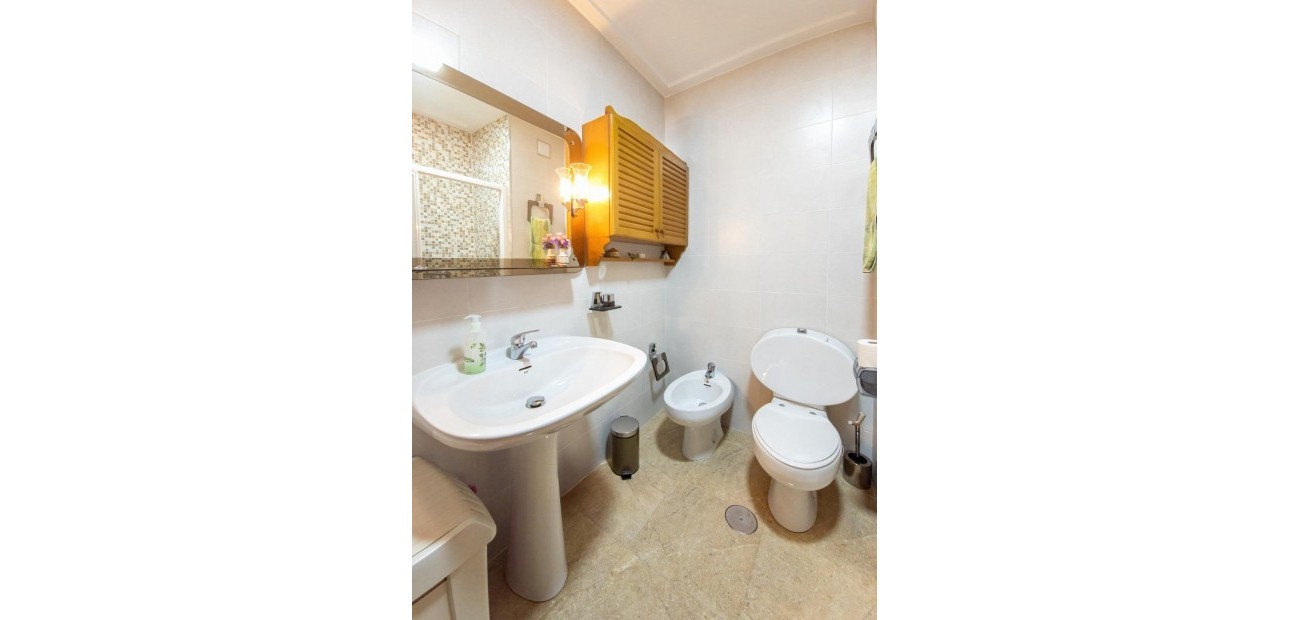 Sale - Apartment / flat -
Torrevieja - Puerto