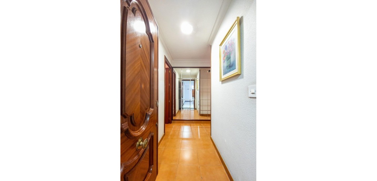 Sale - Apartment / flat -
Torrevieja - Puerto