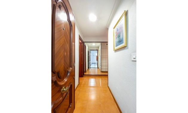 Sale - Apartment / flat -
Torrevieja - Puerto