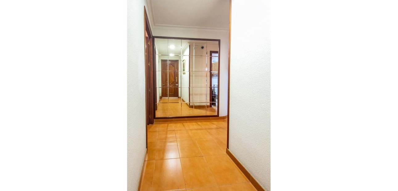 Venta - Apartamento / piso -
Torrevieja - Puerto