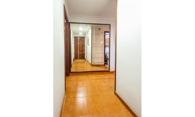 Sale - Apartment / flat -
Torrevieja - Puerto