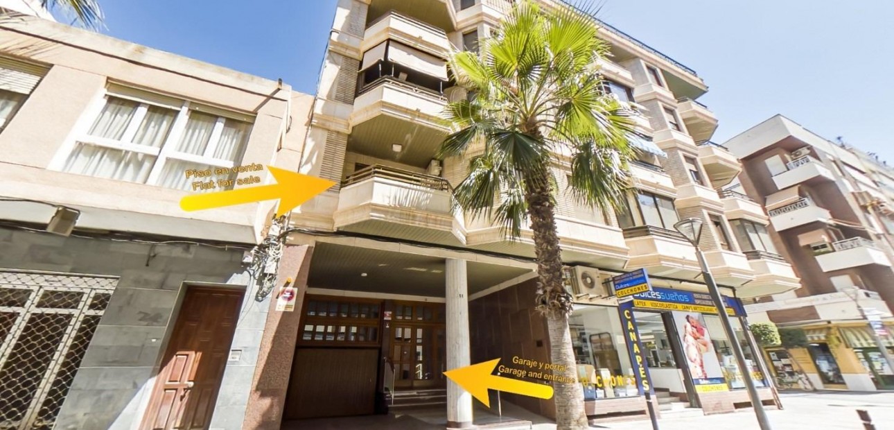 Sale - Apartment / flat -
Torrevieja - Puerto