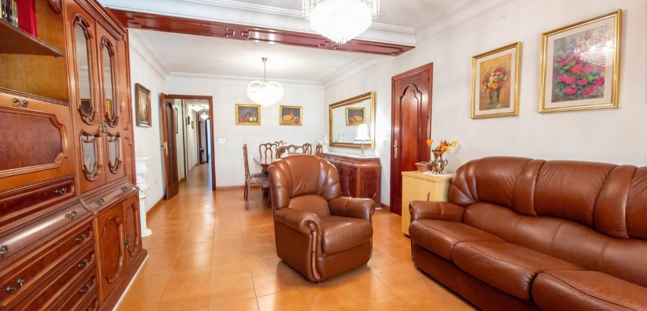 Sale - Apartment / flat -
Torrevieja - Puerto