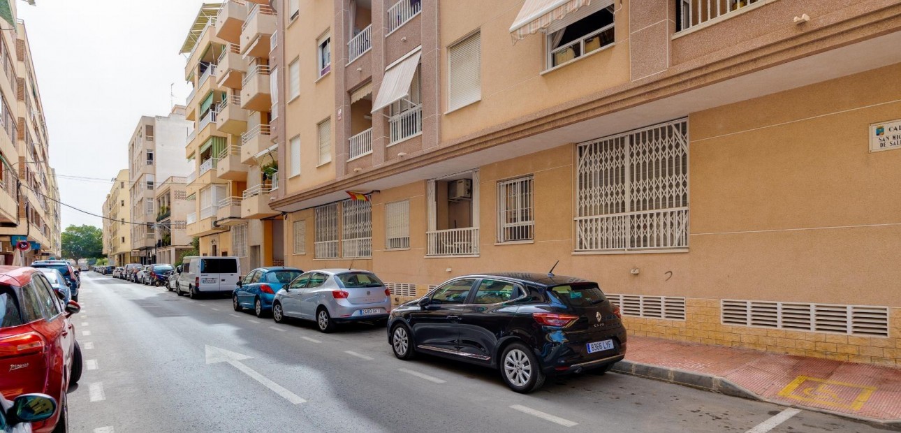 Sale - Apartment / flat -
Torrevieja - Acequion