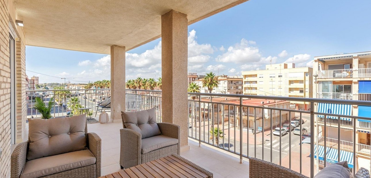 Sale - Apartment / flat -
Torrevieja - Playa de los Naufragos