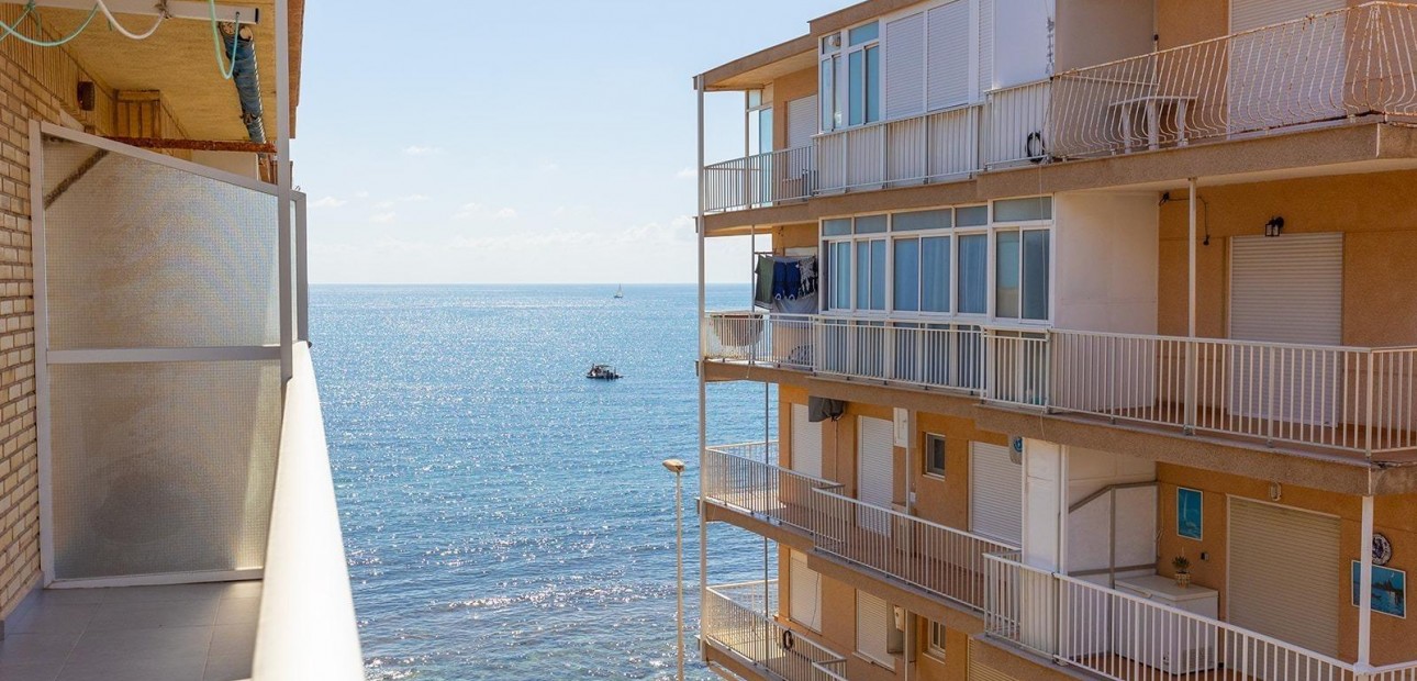 Sale - Apartment / flat -
Torrevieja - Playa de los Naufragos