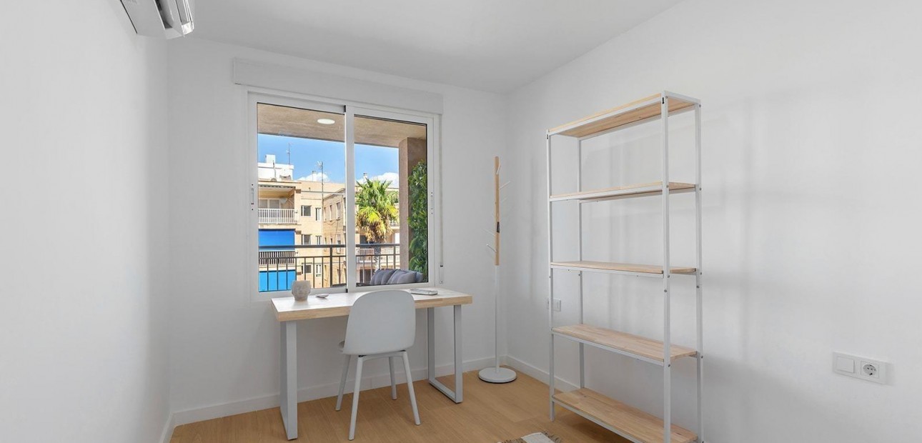 Sale - Apartment / flat -
Torrevieja - Playa de los Naufragos