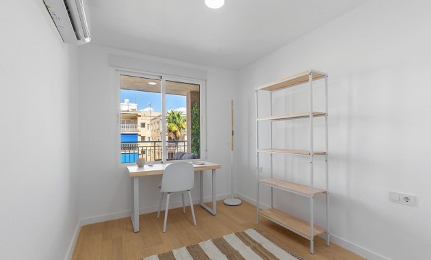 Sale - Apartment / flat -
Torrevieja - Playa de los Naufragos