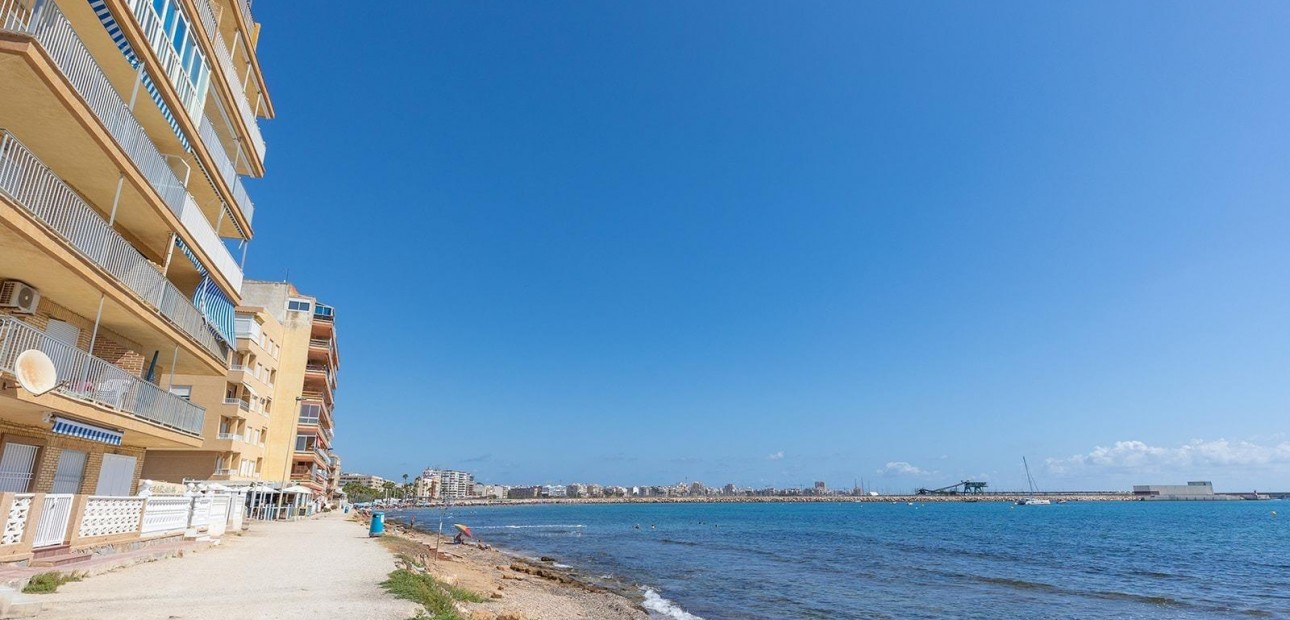 Sale - Apartment / flat -
Torrevieja - Playa de los Naufragos