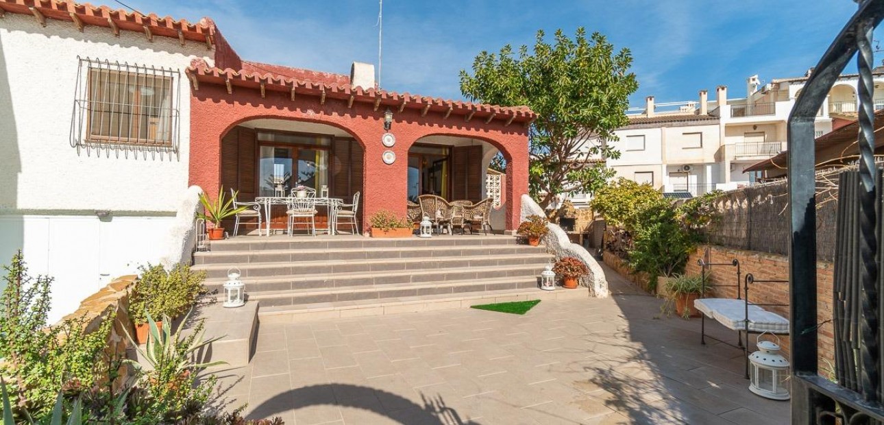 Sale - Villa -
Orihuela Costa - Punta Prima