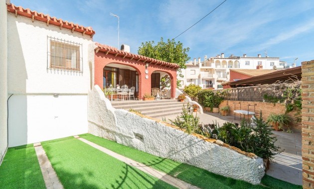 Herverkoop - Villa -
Orihuela Costa - Punta Prima