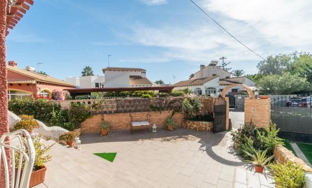 Sale - Villa -
Orihuela Costa - Punta Prima