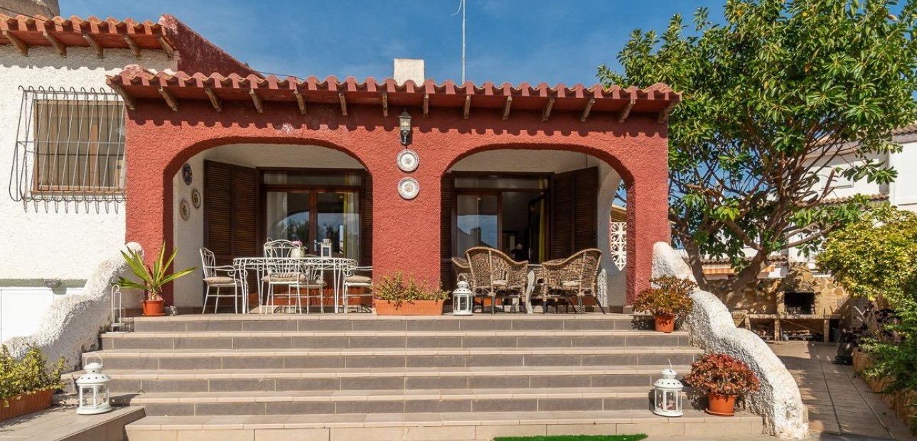 Herverkoop - Villa -
Orihuela Costa - Punta Prima