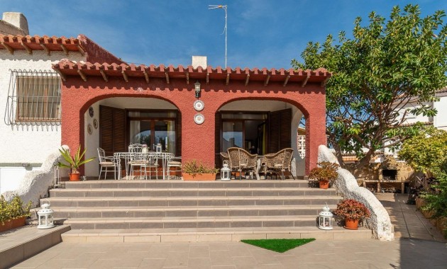 Herverkoop - Villa -
Orihuela Costa - Punta Prima