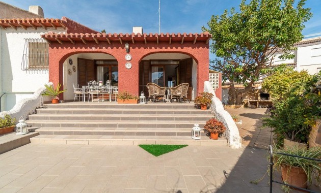 Herverkoop - Villa -
Orihuela Costa - Punta Prima