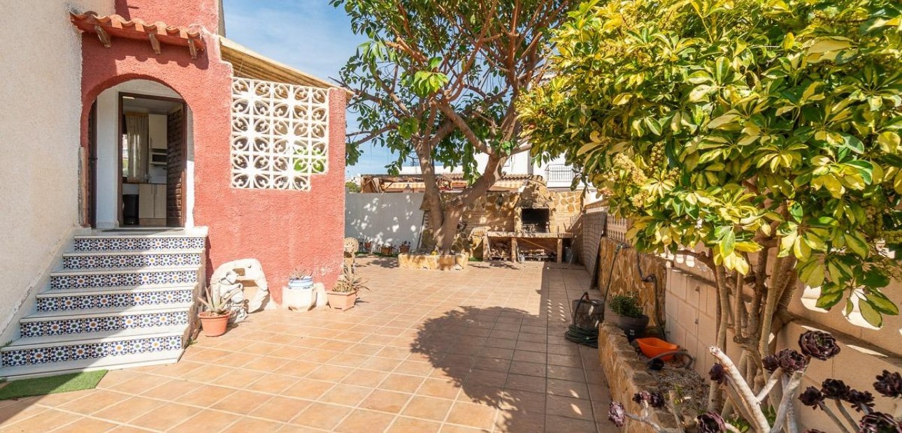 Herverkoop - Villa -
Orihuela Costa - Punta Prima