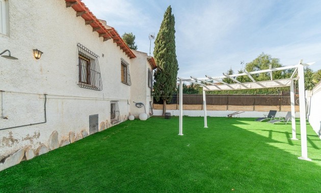 Herverkoop - Villa -
Orihuela Costa - Punta Prima