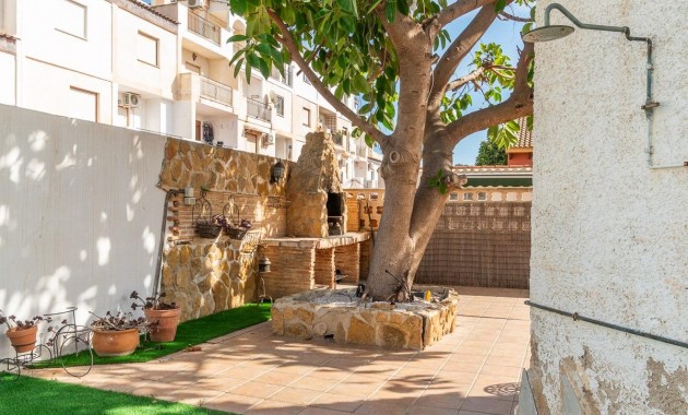 Herverkoop - Villa -
Orihuela Costa - Punta Prima