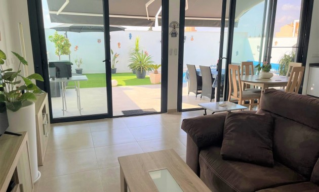 Sale - Villa -
Los Alcazares