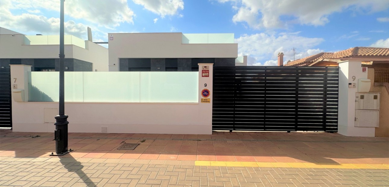 Sale - Villa -
Los Alcazares