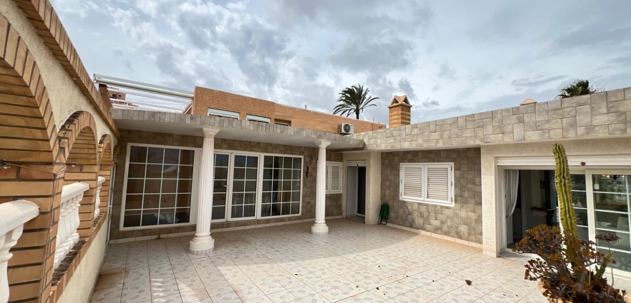 Herverkoop - duplex -
Torrevieja - Torre la mata