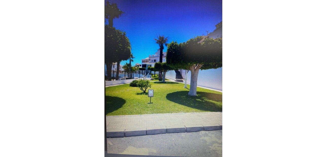 Sale - Bungalow -
Torrevieja - Torreblanca