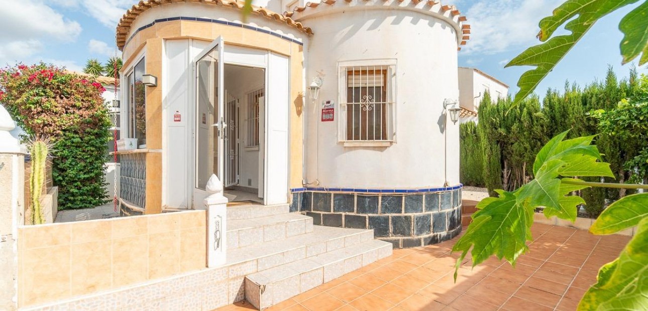 Sale - Villa -
Orihuela Costa - La Florida