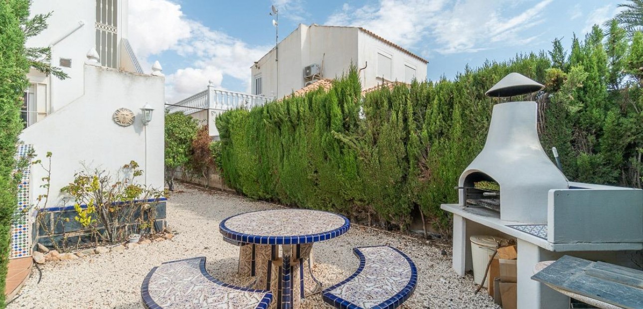 Sale - Villa -
Orihuela Costa - La Florida