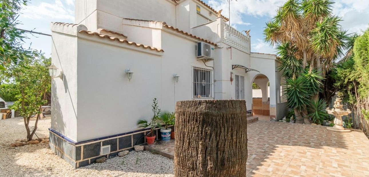 Sale - Villa -
Orihuela Costa - La Florida