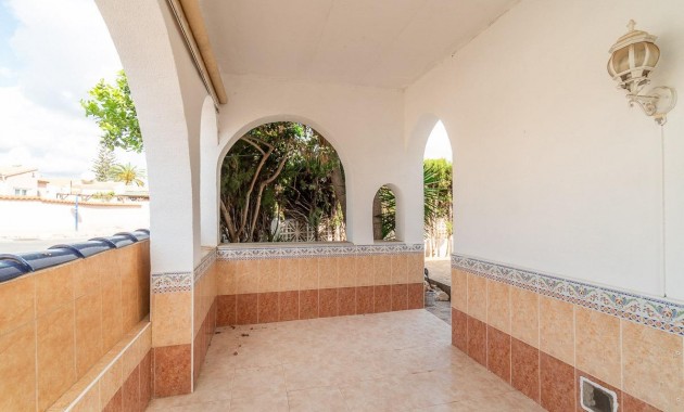 Sale - Villa -
Orihuela Costa - La Florida